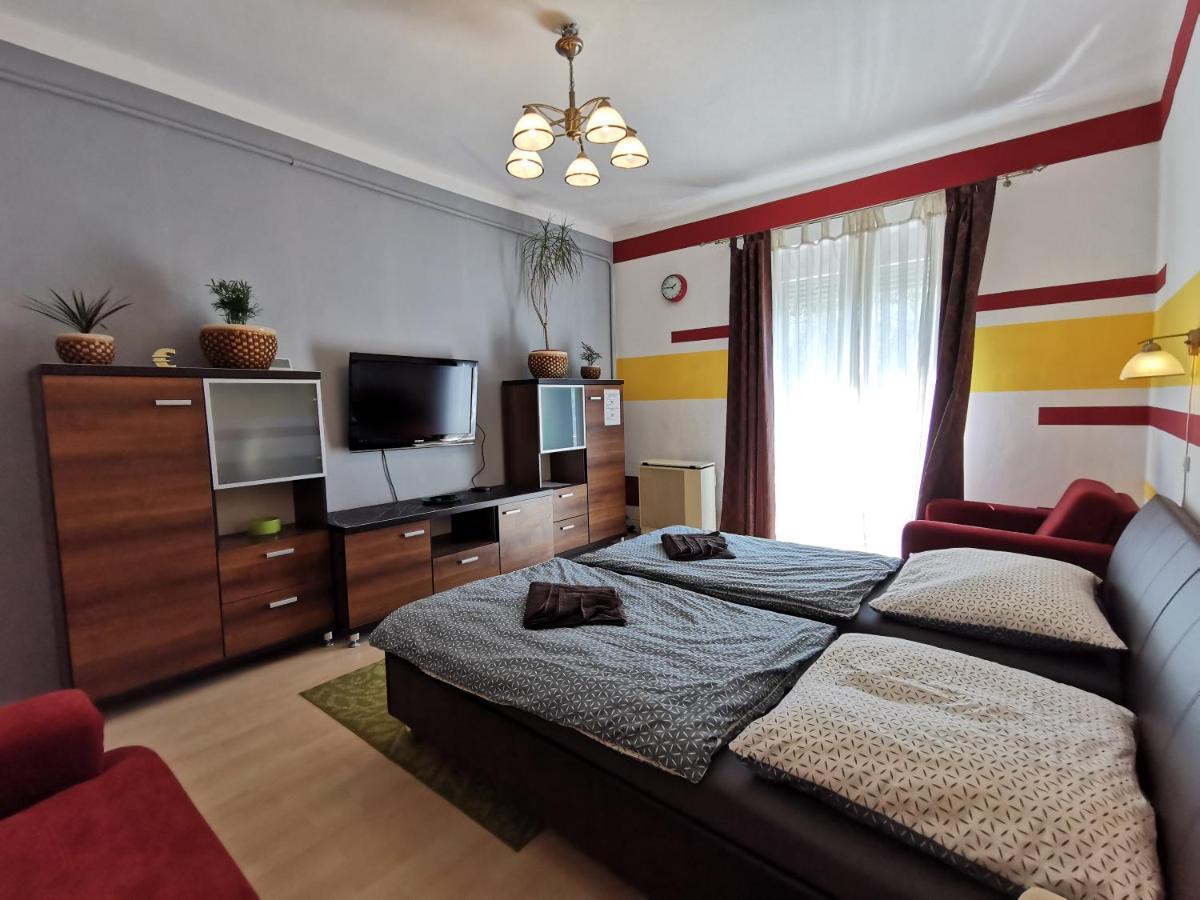 Smart Business Apartman 米什科尔茨 外观 照片