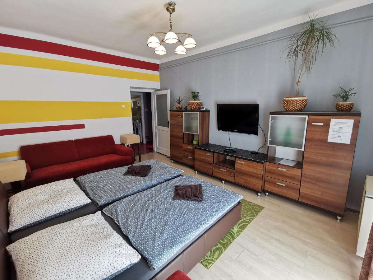 Smart Business Apartman 米什科尔茨 外观 照片