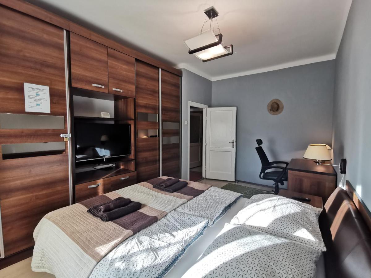 Smart Business Apartman 米什科尔茨 外观 照片